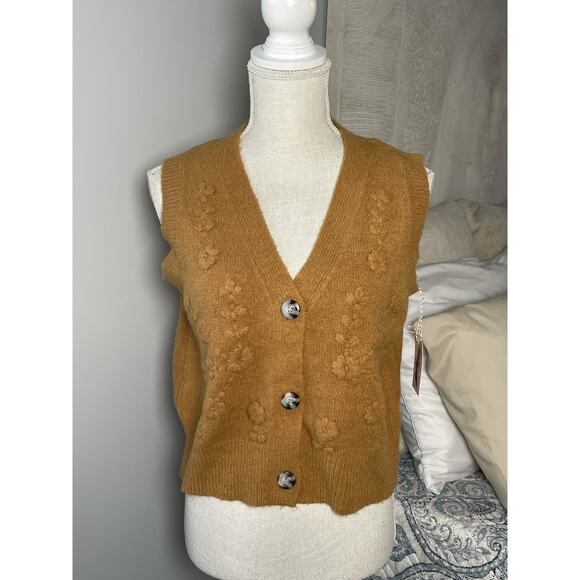 Jessica Simpson Women’s Sweater Vest M Mustard Button Front Floral Knit NWT - Picture 2 of 7